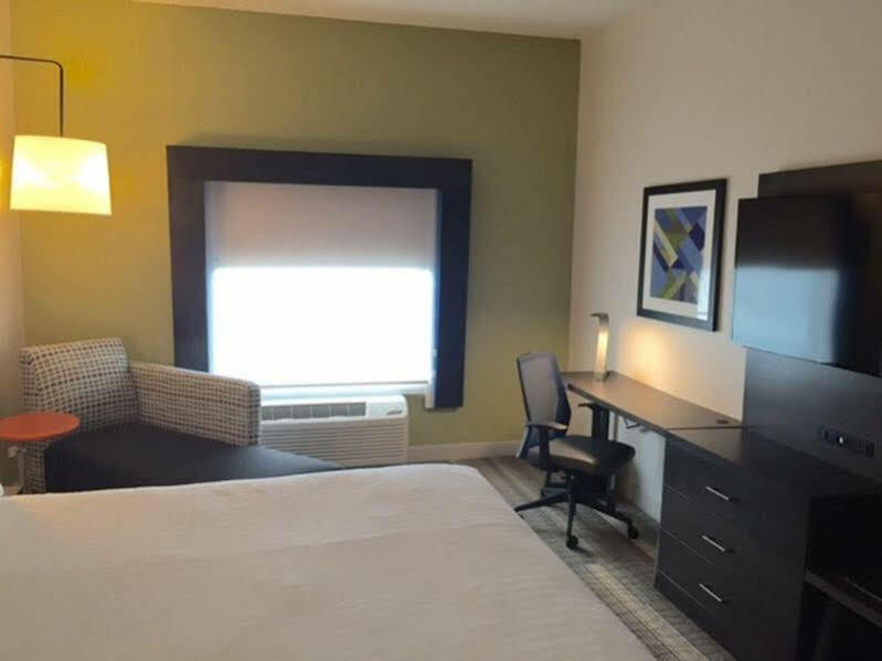 Holiday Express & South, An Ihg Lakeland
